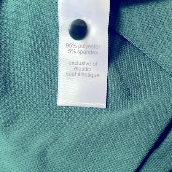 NWT Dark Green Maurices Long Sleeve Ruffle Rouched Top Detail - Picture 5 of 6